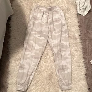 Pink sweatpants with minor pilling that’s not noticeable.